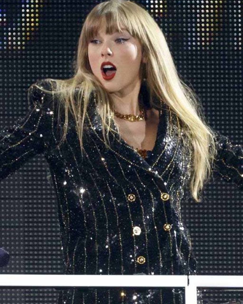 Taylor-Swift-Eras-Tour-2023-Black-Coat