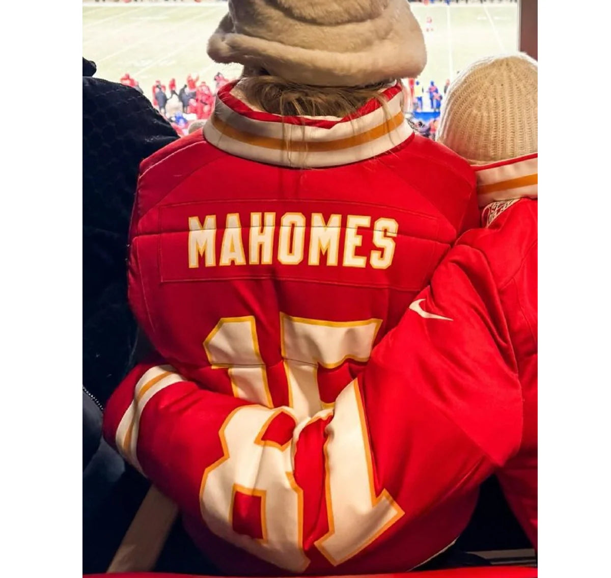 Chiefs-Dolphins-Game-Brittany-Mahomes-Kristin-Juszczyk-Chiefs-Red-Puffer-Jacket