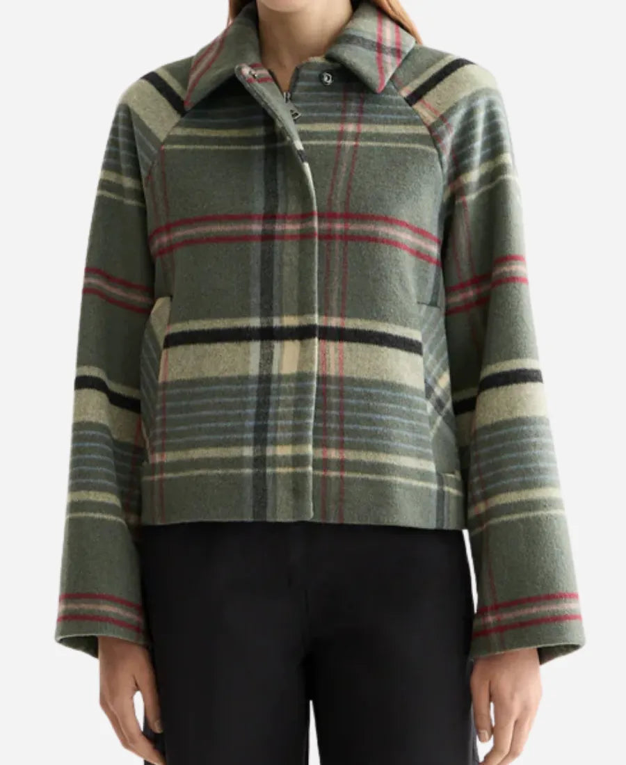D���Arcy Carden Wild Vacation Rentals Jacket