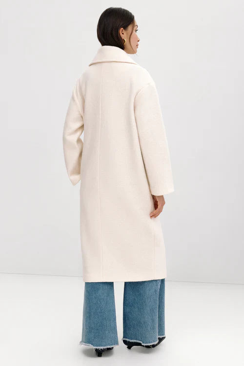Elegant wool long coat