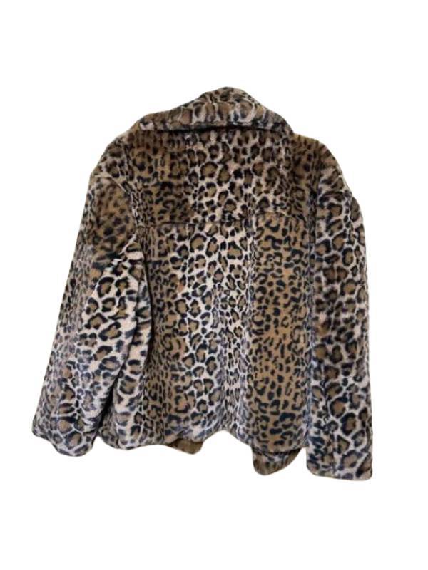 High Potential S02 Kaitlin Olson Leopard Print Fur Coat