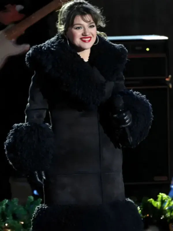 Kelly_Clarkson_Coat_Rockefeller_Center