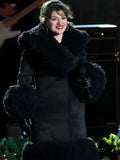 Kelly_Clarkson_Coat_Rockefeller_Center