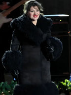 Kelly_Clarkson_Coat_Rockefeller_Center