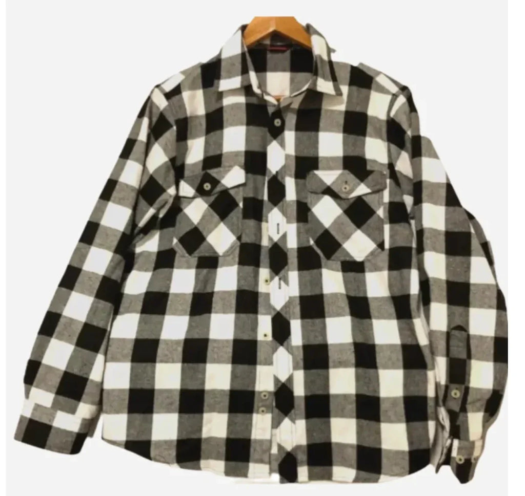 Michael-Keaton-Movie-Beetlejuice-Beetlejuice-2024-Checkered-Shirt