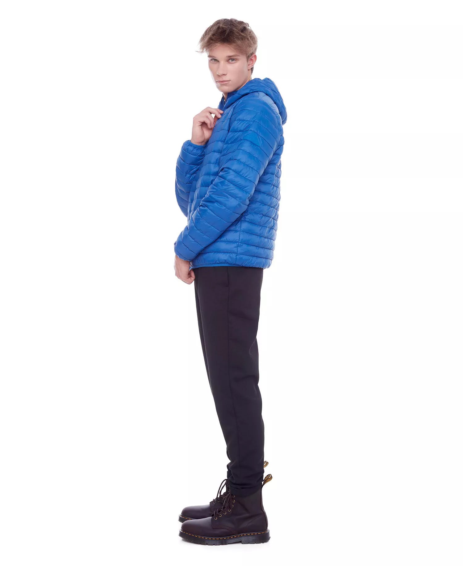 Minimal puffer jacket look
