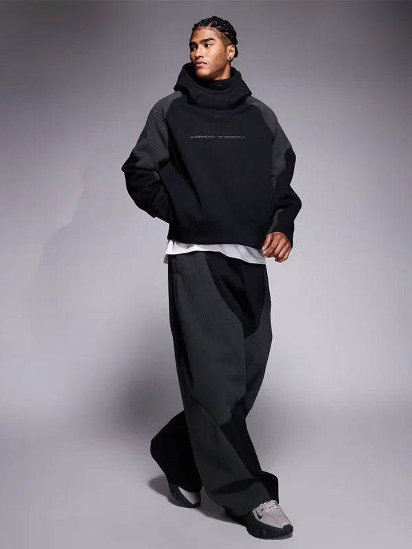 Nike-Tech-Boreas-Hoodie-Black-Look