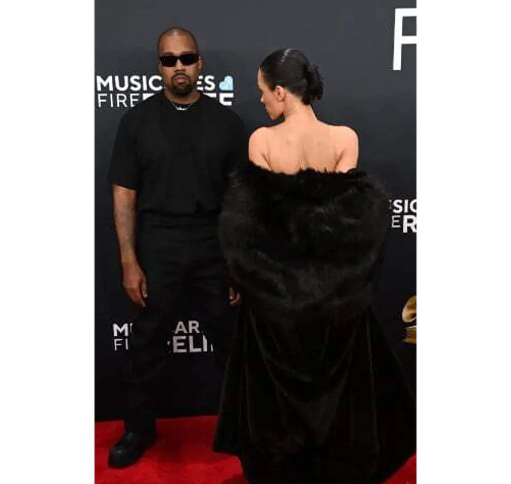 Bianca Censori Grammys-Black-Fur-Coat