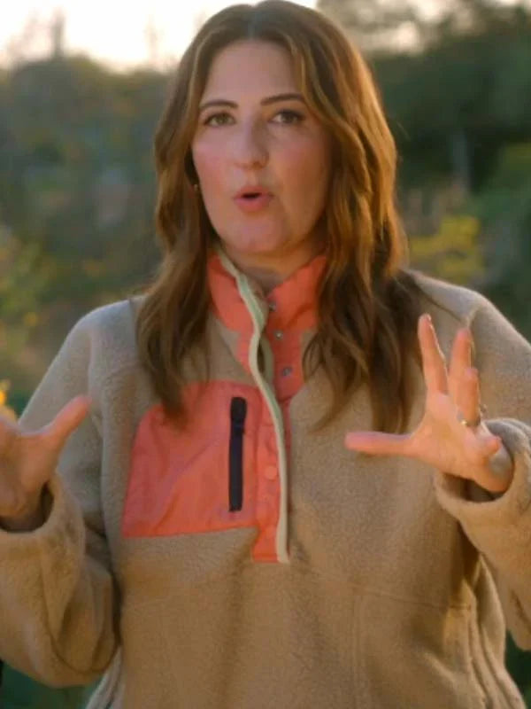 

Wild Vacation Rentals S01 D���Arcy Carden Sherpa Jacket

