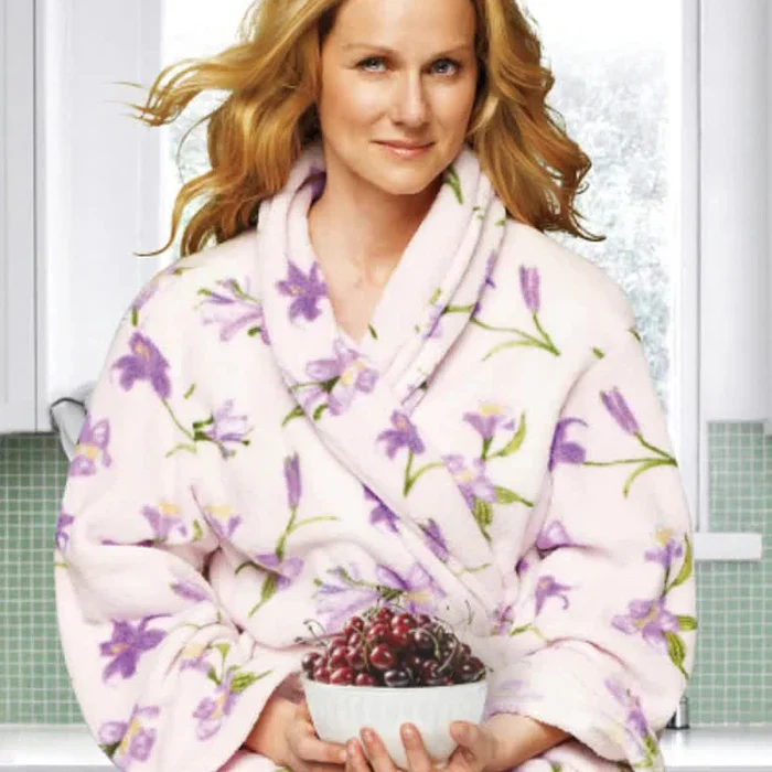 Laura Linney Robe