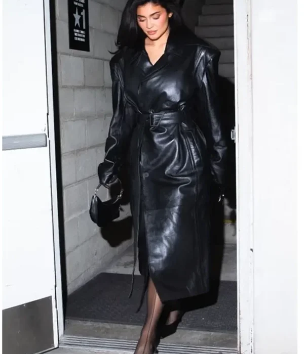 Kylie-Jenner-Trench-Coat
